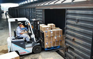 盤點(diǎn)2018年快運(yùn)行業(yè)的是是非非 順心起網(wǎng)、申通快運(yùn)胎死腹中與道路貨物運(yùn)輸?shù)淖兏? class=