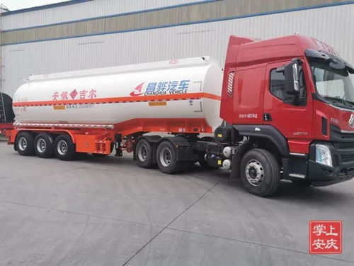 奔跑在路上的危化品運(yùn)輸車 日常管理與道路貨物運(yùn)輸規(guī)范